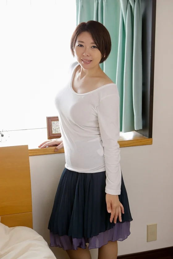 綺麗なおばさんは好きですか？【奇跡のAV出演】恥じらい五十路セックス 4 品良く乱れる初撮り熟女5人-4