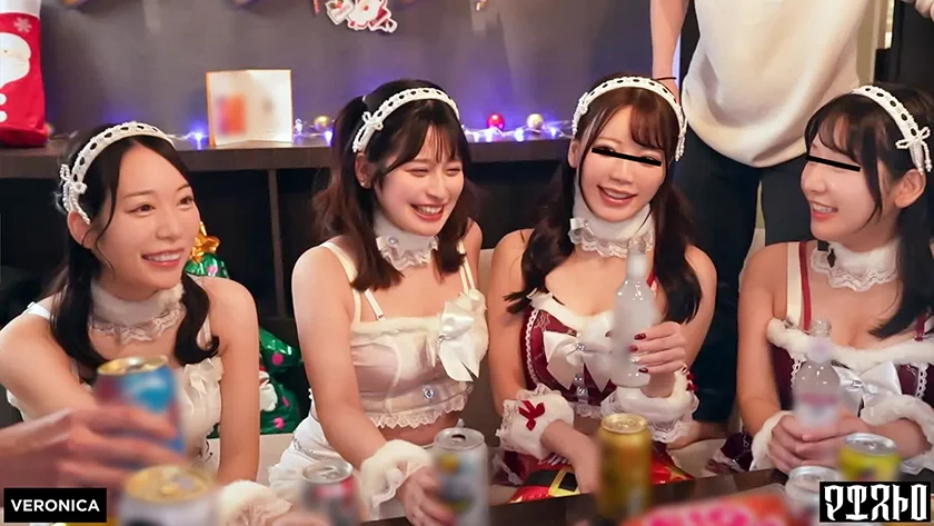 紅白の可愛いサンタコスを纏った美女たちと乱交SEX！抜群のプロポーションに度肝を抜かされた男たちはフル勃起！まさに性なる夜といわんばかりのクリスマスナイトに発展！【ことね/まいな/えみ/ななみ】Verことね&まいな-1