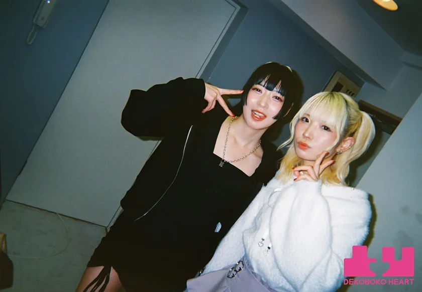もっとお互いの事を知りたくて、プライベートも仲良しな2人が、ごはんを食べてシャワー浴びて朝までたくさんキスをしてまだ知らない 好き を知る1泊2日のお泊りデート 足立める 希咲那奈-1