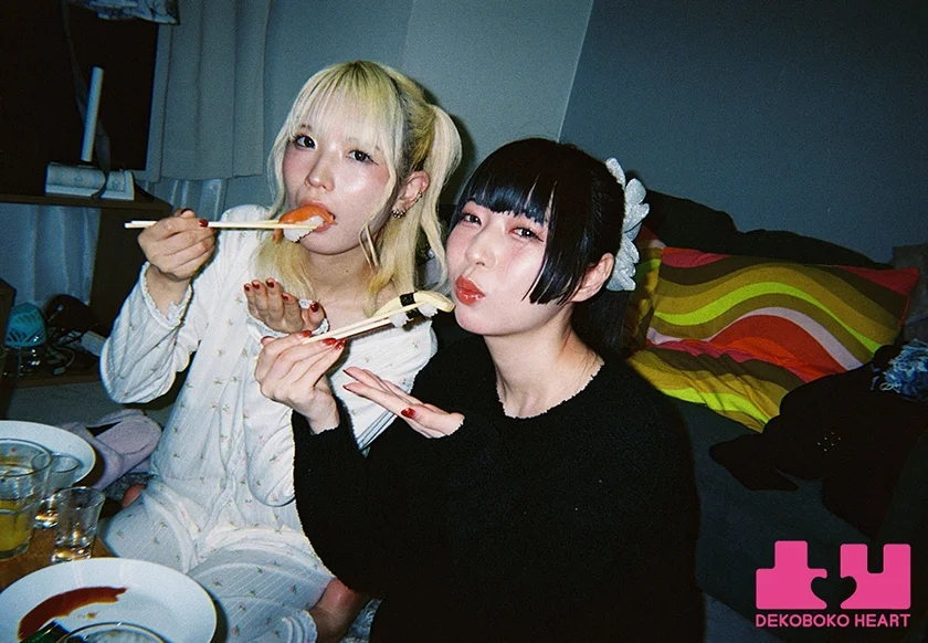 もっとお互いの事を知りたくて、プライベートも仲良しな2人が、ごはんを食べてシャワー浴びて朝までたくさんキスをしてまだ知らない 好き を知る1泊2日のお泊りデート 足立める 希咲那奈-2