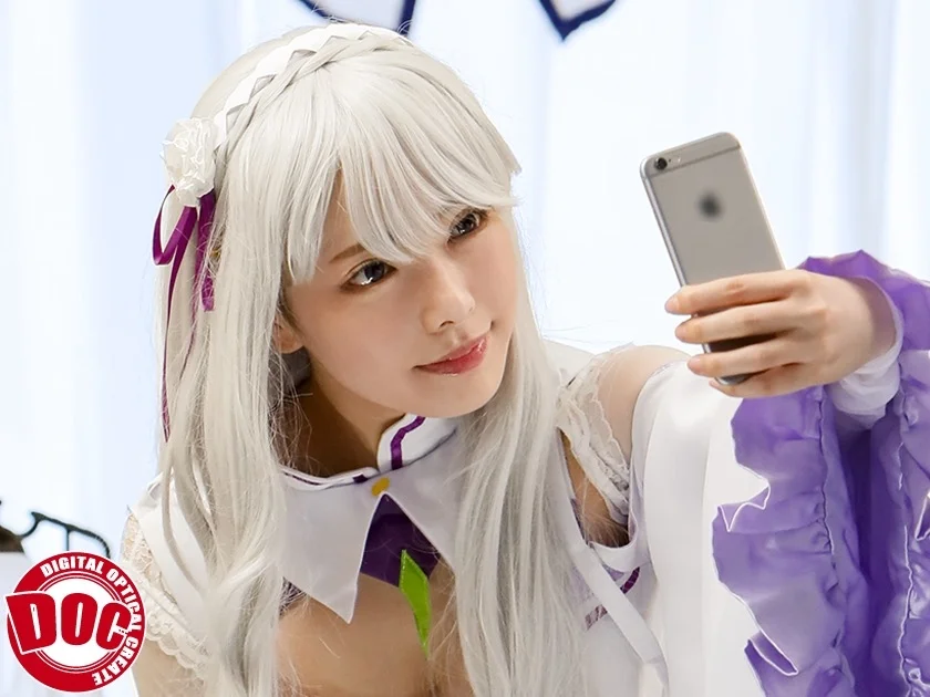 向かいの部屋の美少女コスプレイヤーをこっそり覗いていると視線に気づかずSNS映えするエロ撮影をし始め！？ 極淫ボディを見せびらかすエロコス娘とヤリまくり！！-1