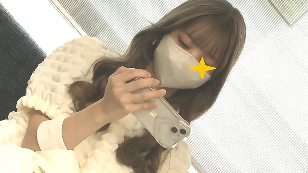 068超可愛いJDお姉さんと熟女系外人お姉さん逆さ撮り！-1