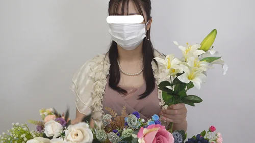 [4K][胸チラ]ハミ出る陰毛×クイコミ！笑顔の可愛い大人レディーの身体をじっくり堪能。-1