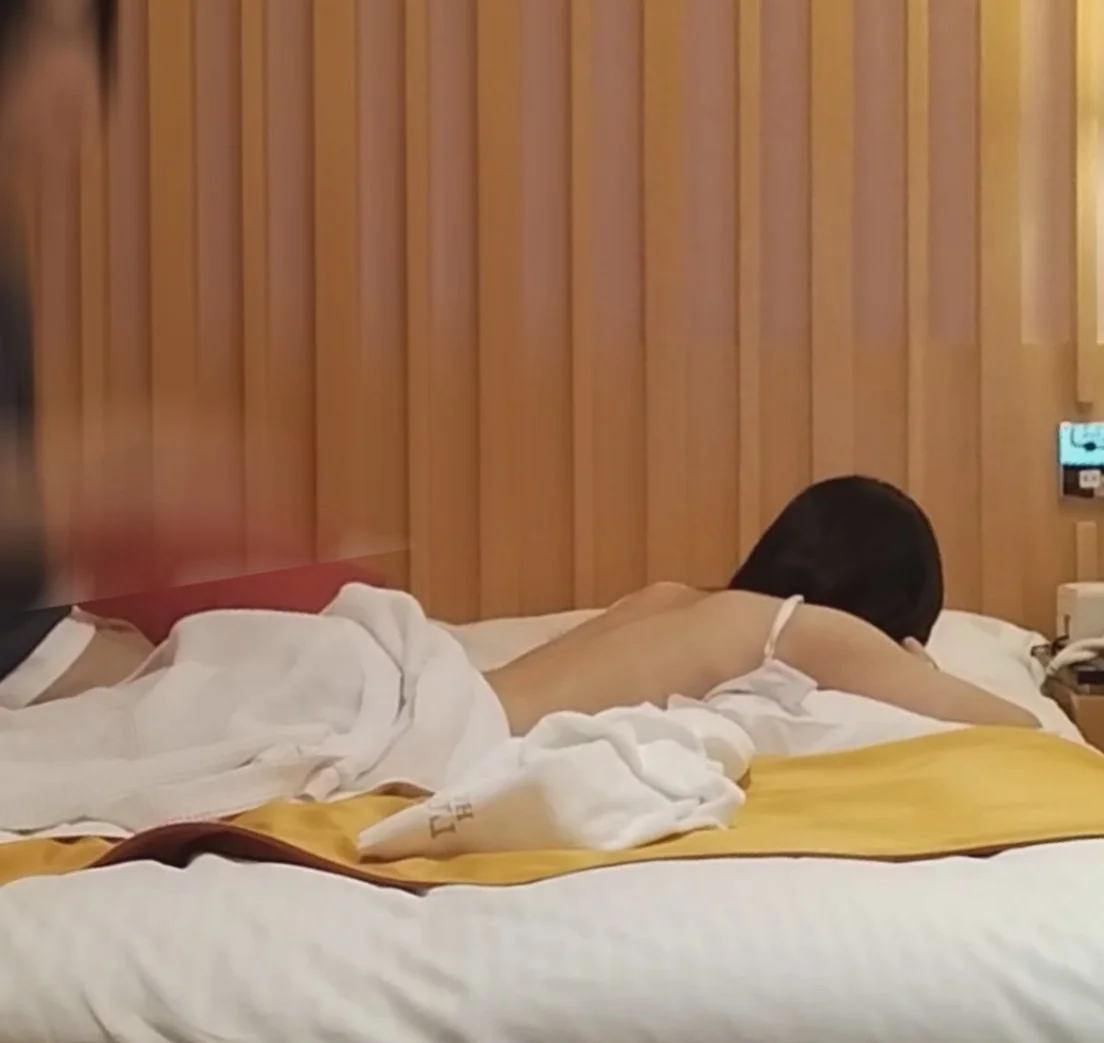 マッサージされる素人娘 #3 かんな 19歳／彼氏もちスレンダー-1