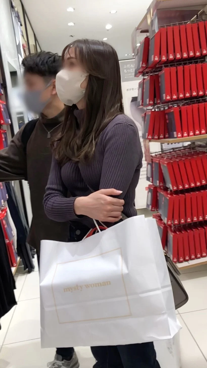 【お買い物中の眺め66】お買い物中のモデル風ＪＤを追い回し！