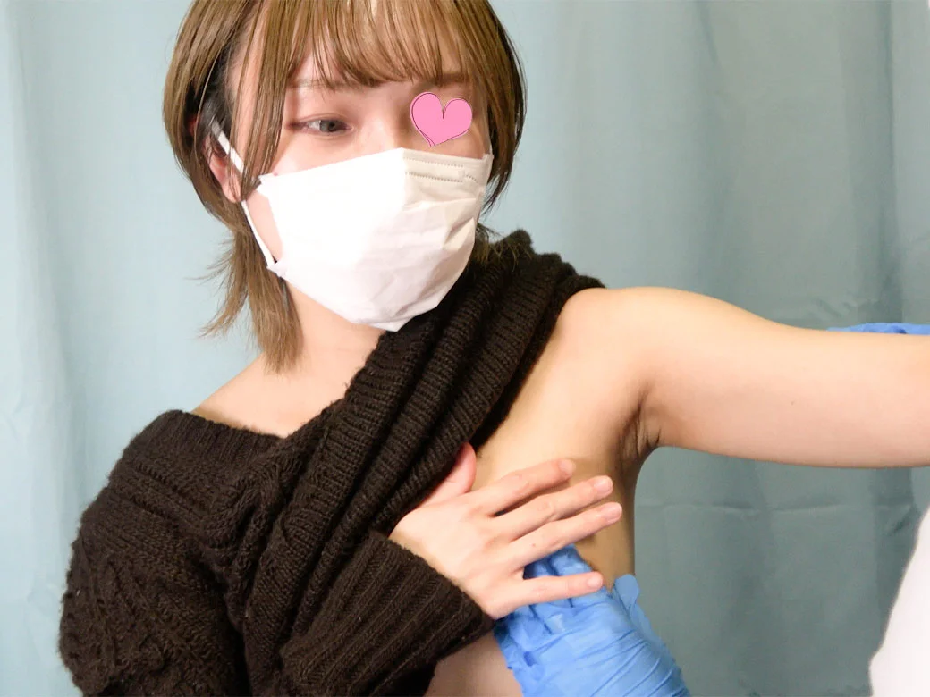美女の乳輪をセクハラ/綺麗な乳輪を弄るセクハラ揉みワクチン接種/純白パンティ【素人】-1