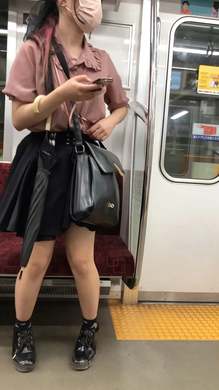 【正面からの眺め16】アイドル風の私服女子学生を正面から観察！-6