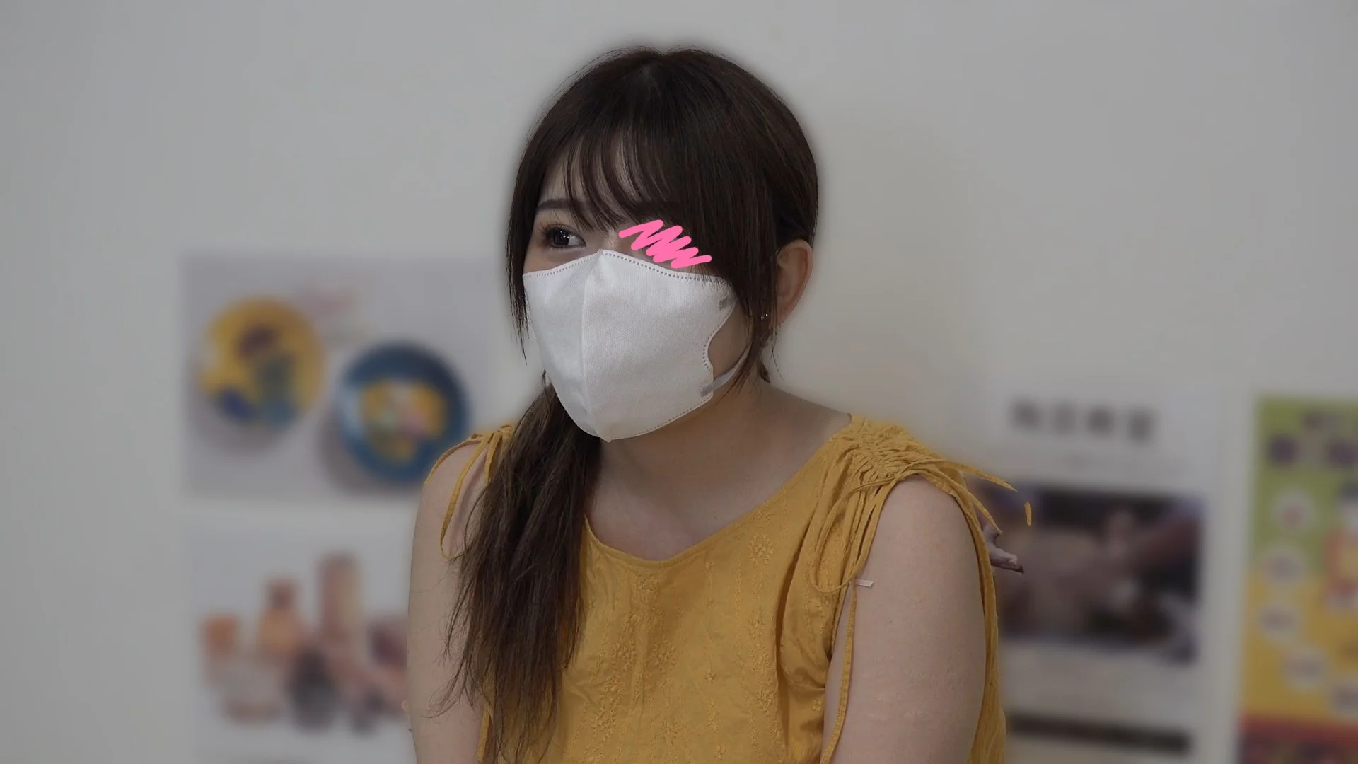＃66【陶芸中の胸チラ】胸元ガバ開きJDと美人妻の僅かな隙間から豊満胸ちら！！合計2名-1