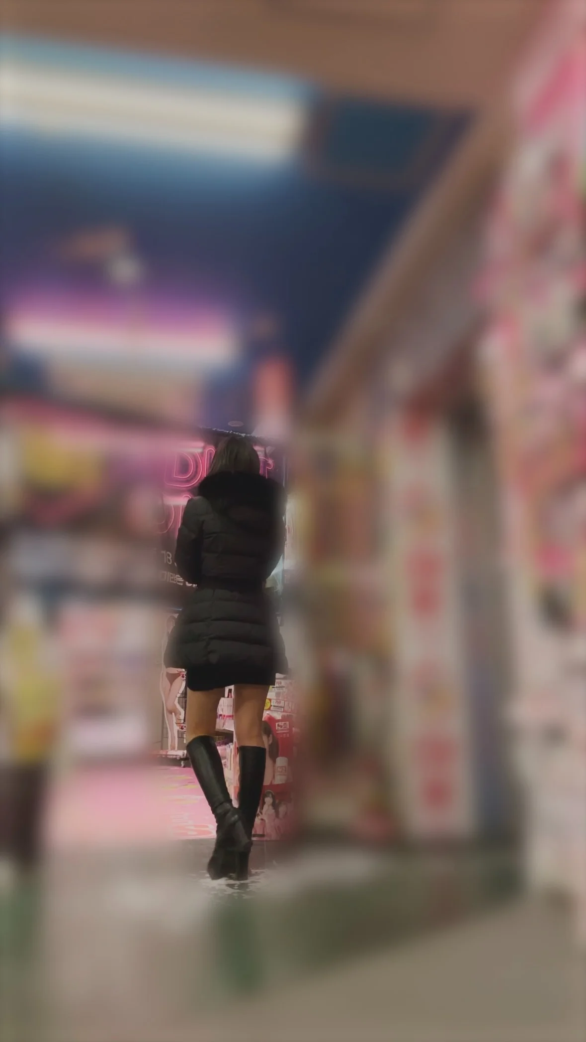 【カクシドリFile.10】驚安の殿堂で見つけた美女のパンツを盗撮...。店内で緊迫の0距離盗撮に挑戦！！-2