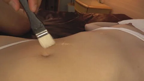 【再販】変態オヤジが美〇女のヘソを本気で攻めてヘソイキの連続！無限ヘソイカセ！-1