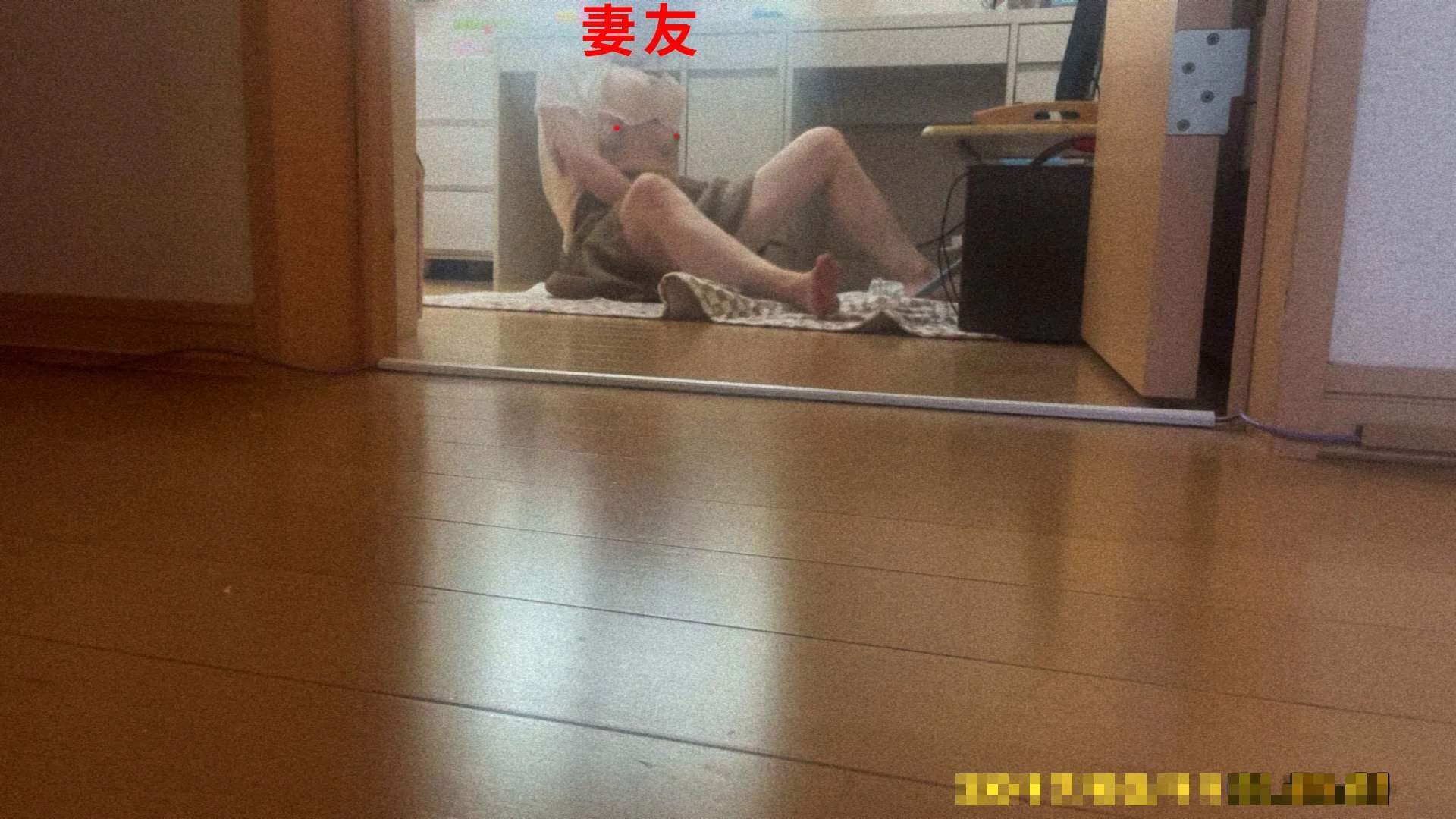 【個人撮影NTR】NO.62　公開される妻たち・・・/AVをオカズにオナニーする妻友/妻の脱衣所-4
