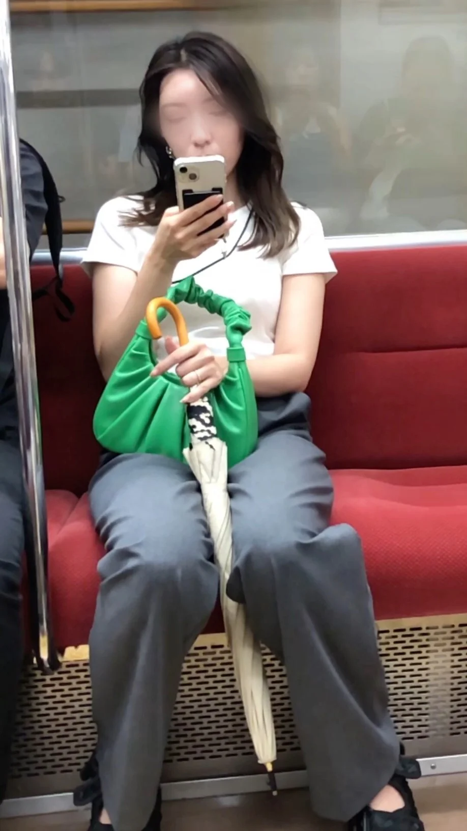 【正面からの眺め19】スタイル抜群の美人ＯＬのおっぱいを正面から！-2