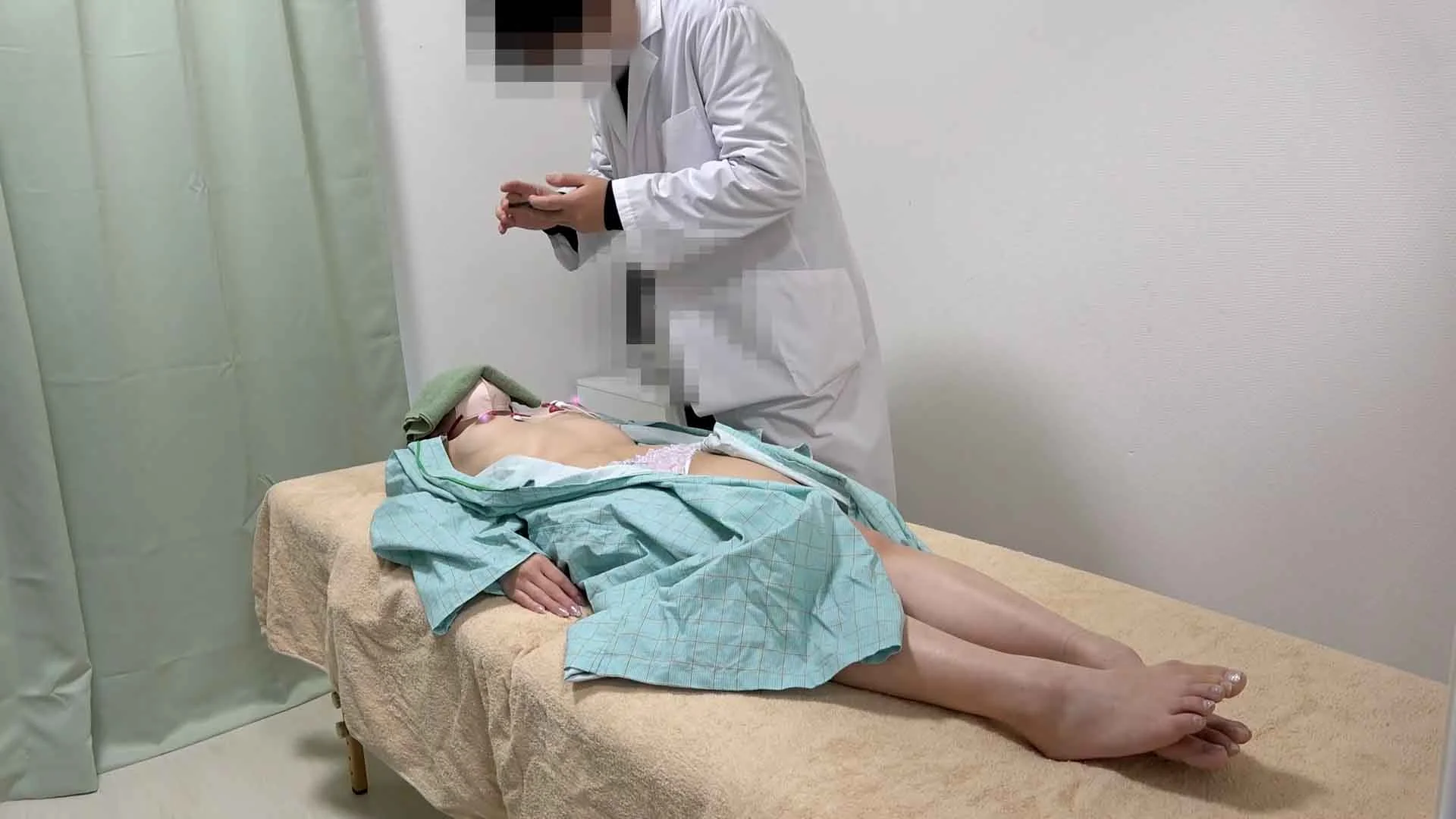【特典付き】心電図検査で美巨乳の清楚美女を揉みしだく♡【病院/内科医】-5