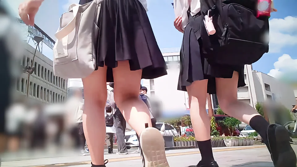 街で見かけた制服JKを追っかけ撮影してみた動画
