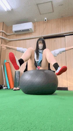 超ミニスカ青チェ制服でエクササイズぱんちら(*^^*)