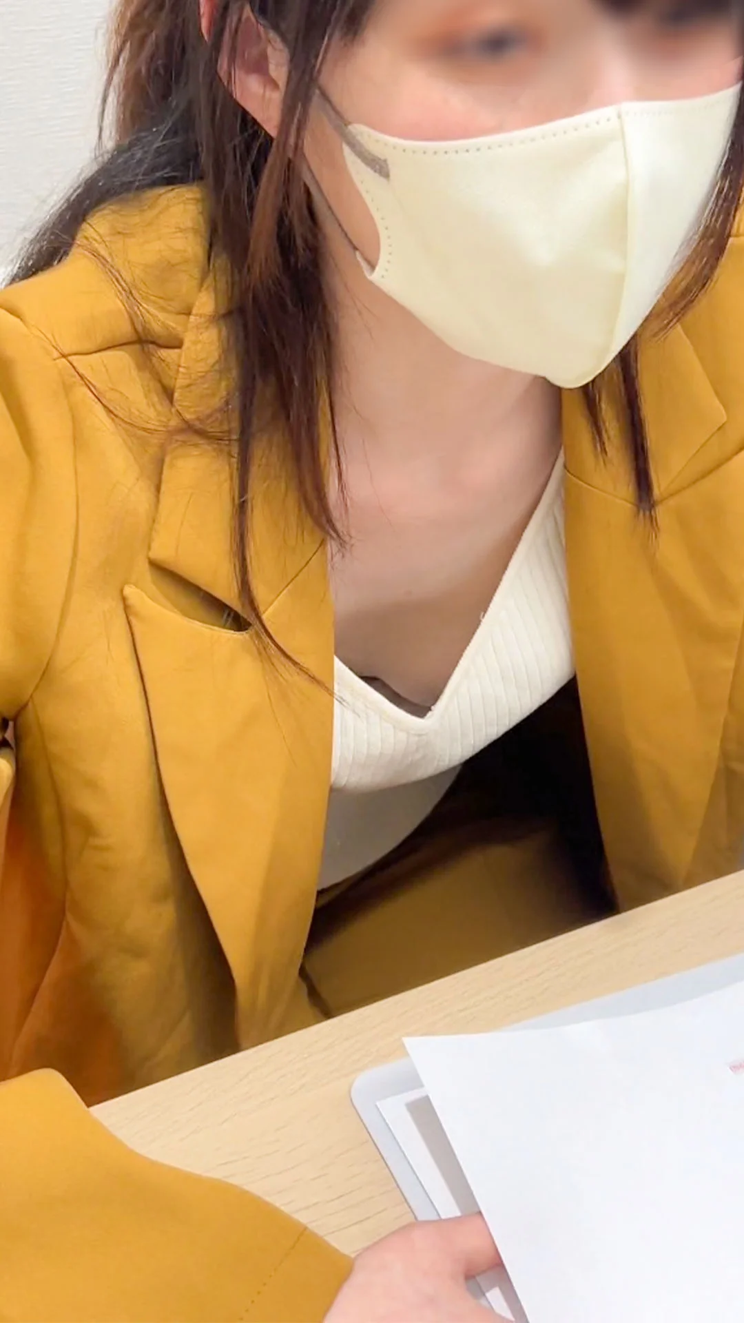 【OLさん乳首胸ちら#39】2名分/マーケティング部/社員旅行打ち合わせ-1