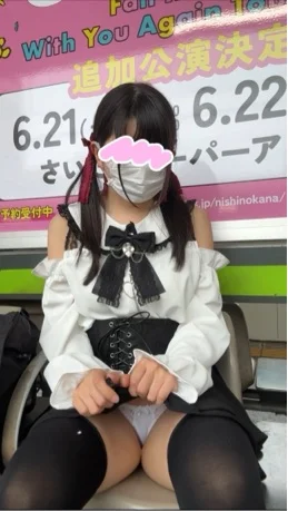 マスク外し♡完全顔出し♡超超ミニスカ地雷系でぱんちら＆胸ちら散歩♡-6