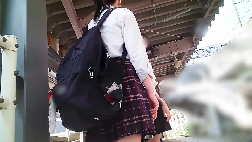下校中のポニテ制服JKをじっくり眺める動画-1