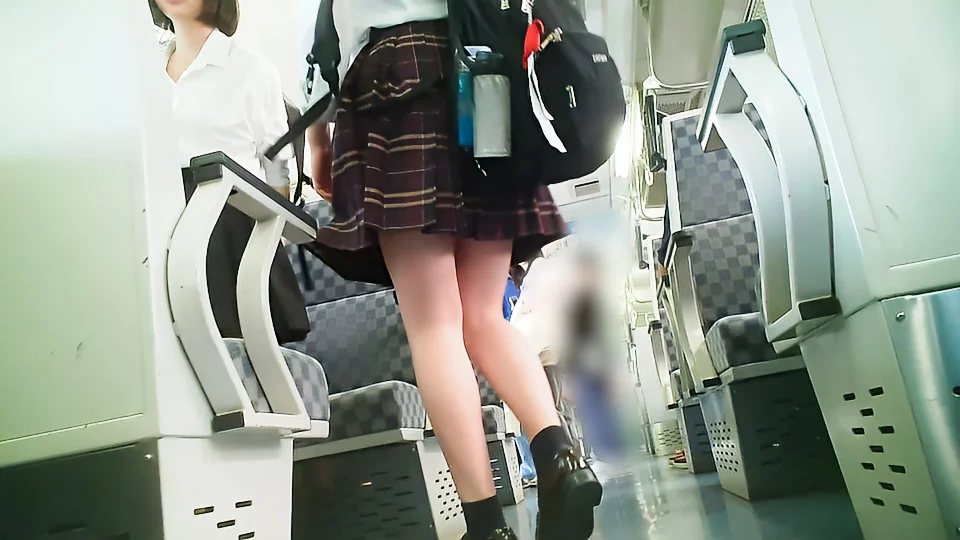 下校中のポニテ制服JKをじっくり眺める動画-3