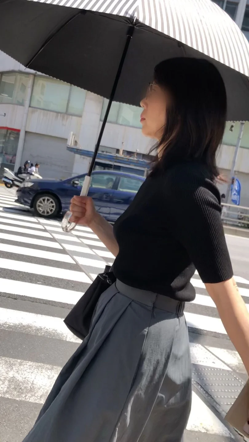 【横からの眺め334】推定Ｆカップの美人奥様のいやらしいオッパイに大興奮！！