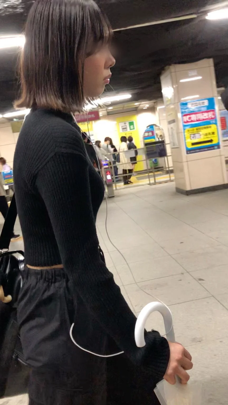 【横からの眺め341】スタイル抜群のスリムＪＤの隠れ巨乳を追いかけて！