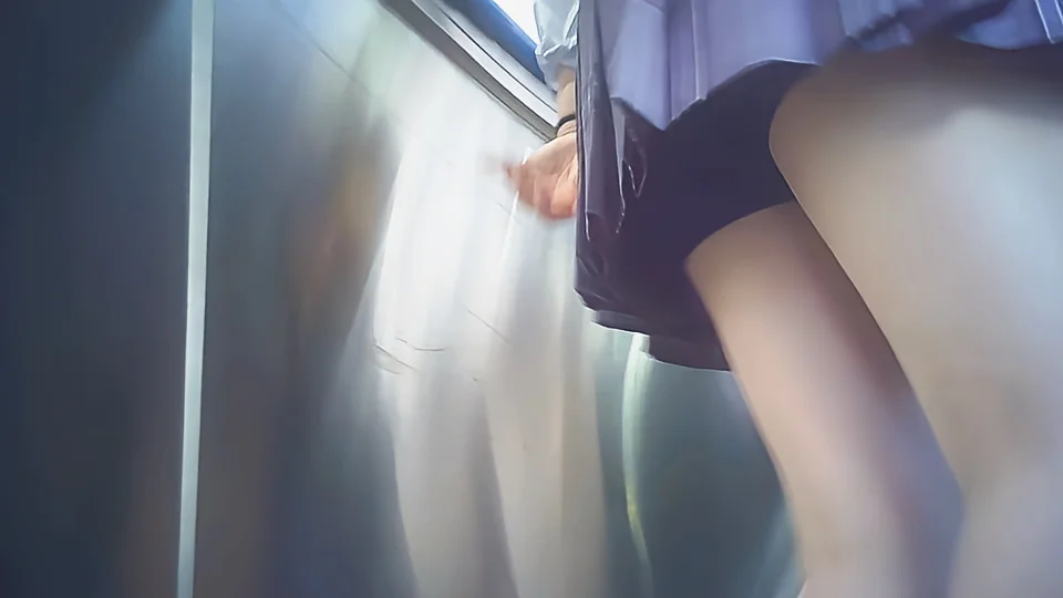 つい屈んで見たくなるミニスカ制服JK-3