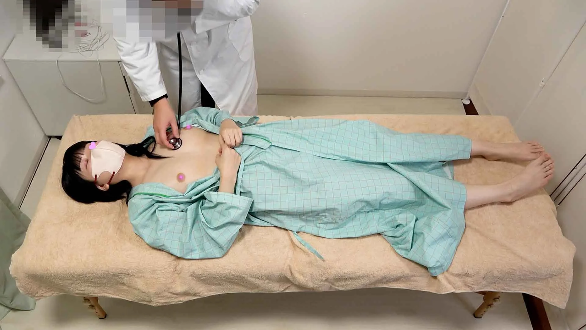 美巨乳人妻にお触り心電図検査♡丸見え美乳を揉みしだく♡【病院/内科医】-3