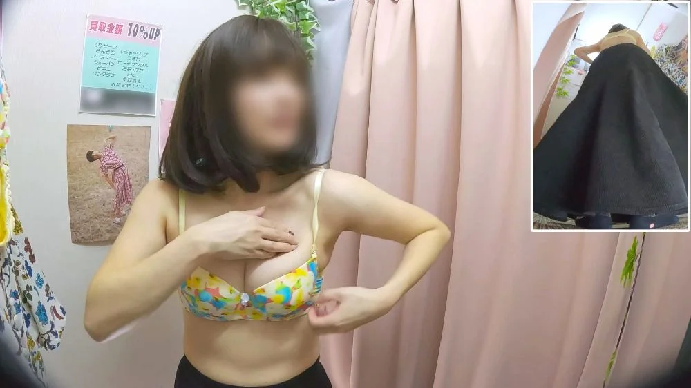 常〇貴子似美人お姉さんの　ゆるゆるパンツの隙間からアワビがこんにちは！？　　僕のお店の試着室589-4