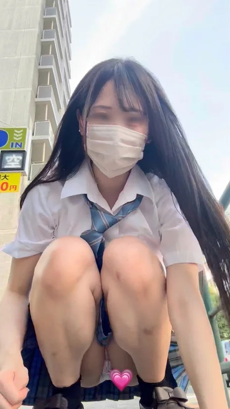 制服で通風孔モンローぱんちら　青チェ+他1着-2