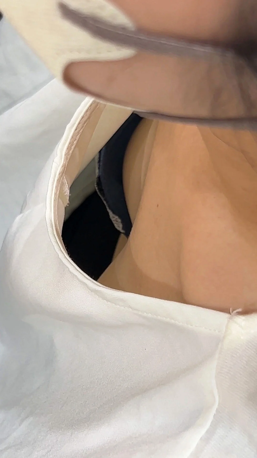【同僚OLの乳首/胸ちら#42】2名分/エリート女子の会議中の胸チラ/派遣事務の買い出し胸チラ-2