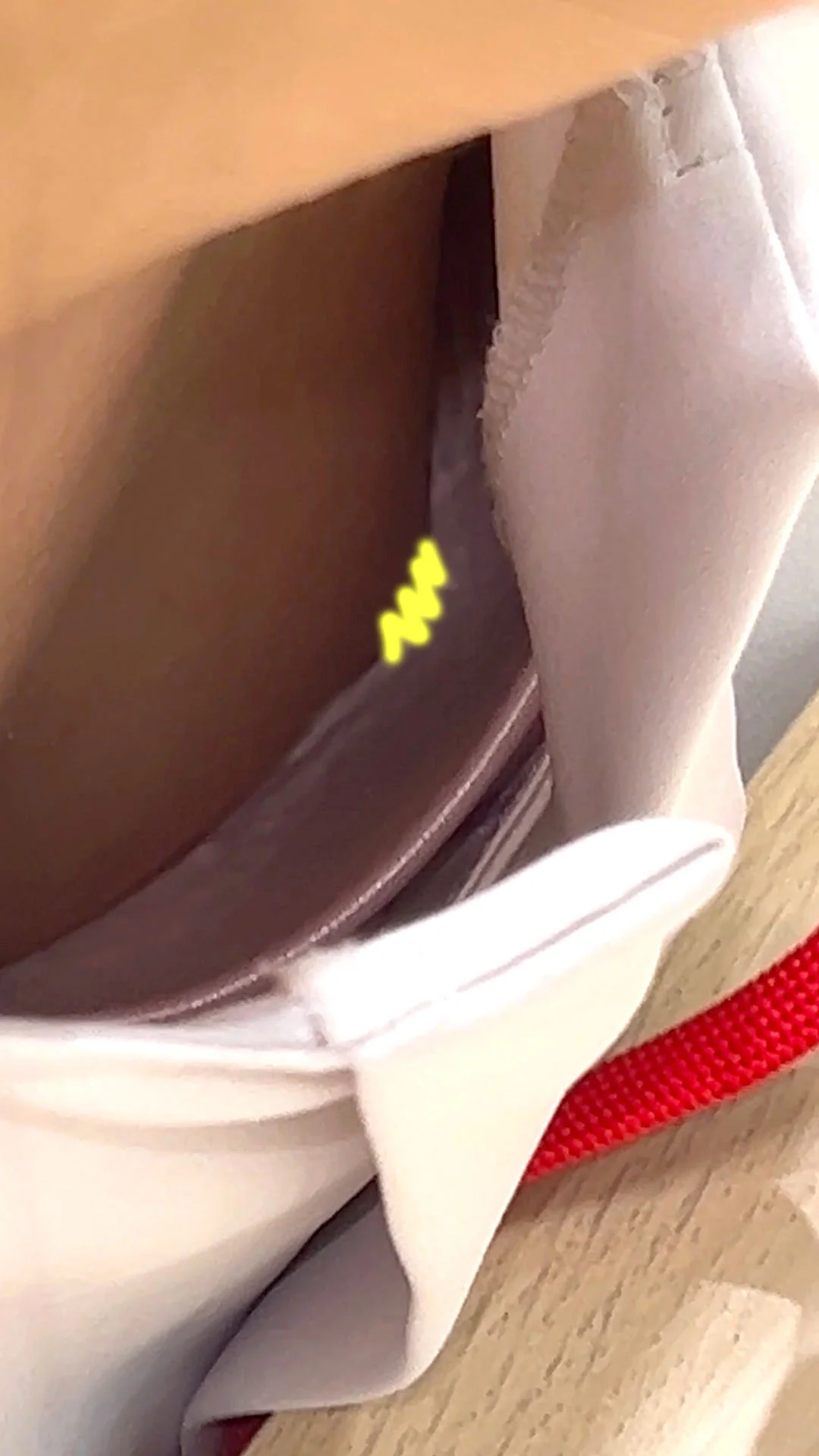 【同僚OLの乳首/胸ちら#42】2名分/エリート女子の会議中の胸チラ/派遣事務の買い出し胸チラ-4