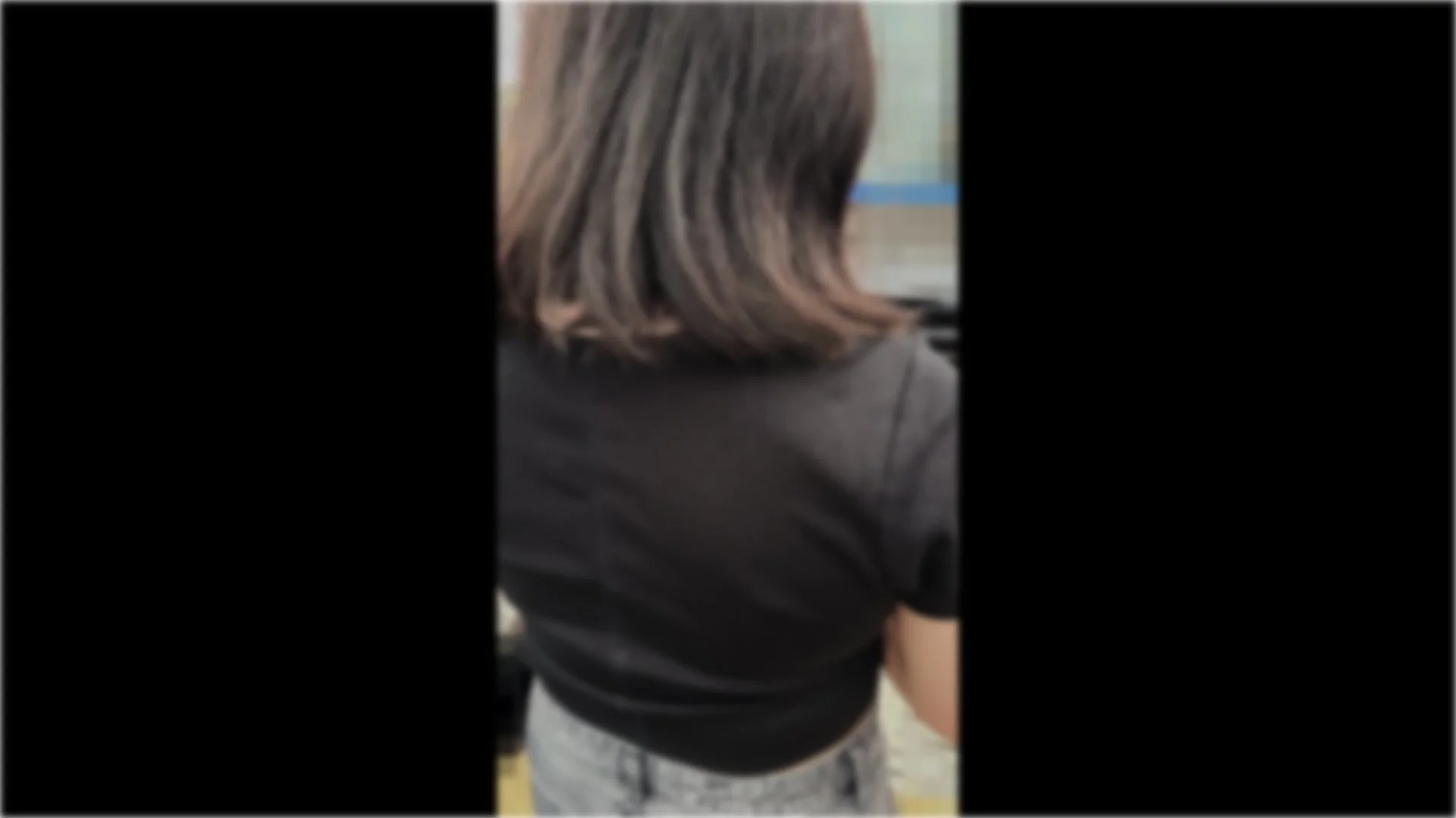 [窃触/専門学生]スカート履くようになりました。電車で非社会性を身につけていくロケ乳肉弾ボディ。-1