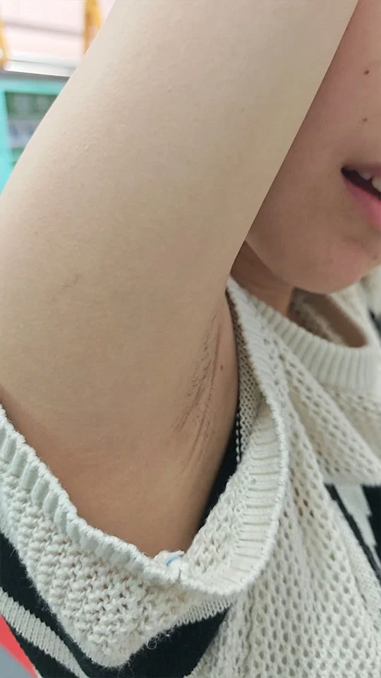 【腋毛超接写】金髪美女のジョリ腋見せつけ誘惑ポーズを超接写-4
