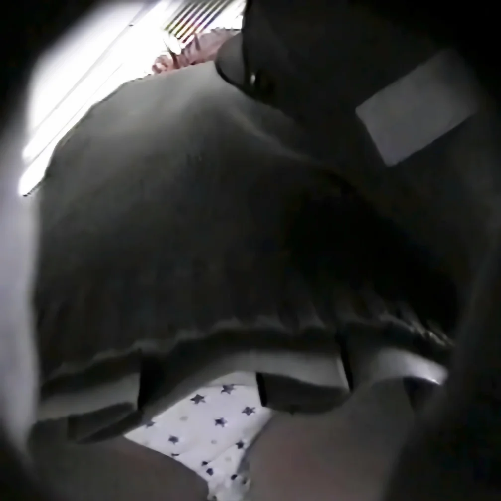 【制服JK】周りにバレないように忍ばせたカメラが背後から迫る瞬間