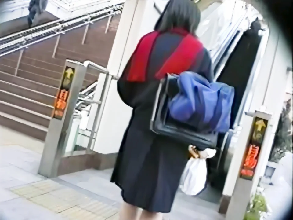 セーラー服女子まさかの汚Pを超接写！（他計3名収録）-3