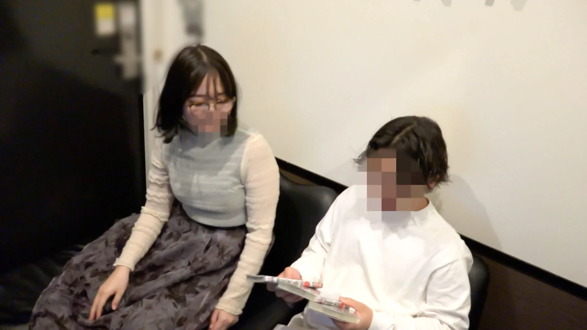【ネカフェオナvol.113】卑猥マ●コ見せつけ！まんぐり返しオナニー-1