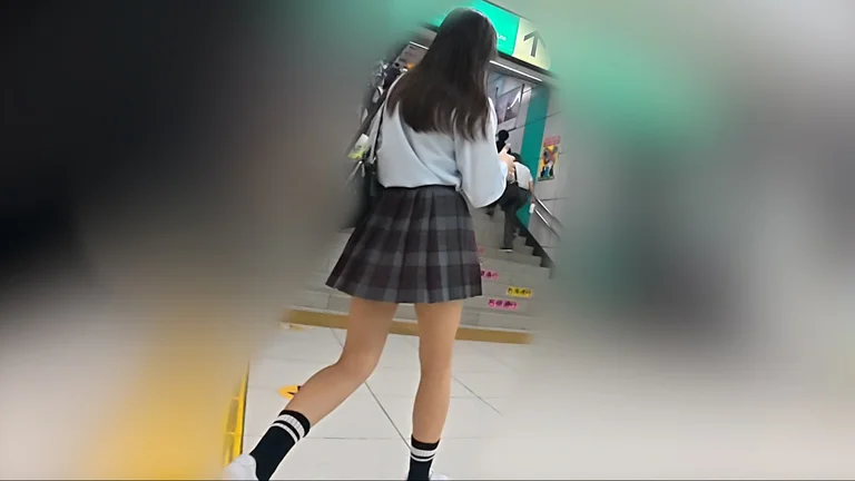 痴かん狂信者 #125【★6】神スタイル超絶美女！下ろしたパンツの中に手を入れ激しく生マン！降車後スカート捲り生尻露出、顔撮り！-1