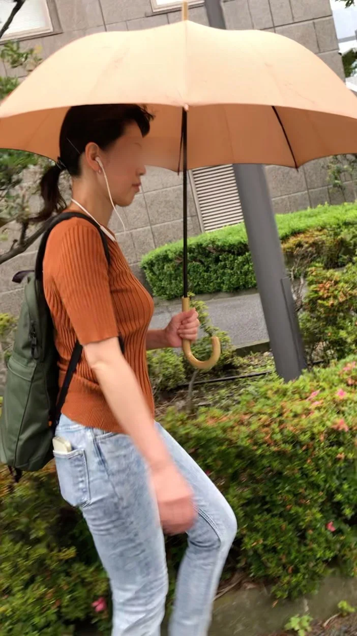 【横からの眺め362】スタイル抜群のＧカップＯＬを並走で！