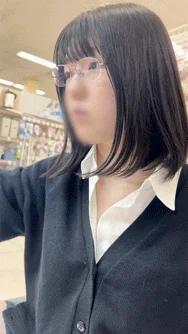 【パン撮記32】超カワめがねちゃん！優等生おぱんつ激写してたまらずおっぱいいじり！