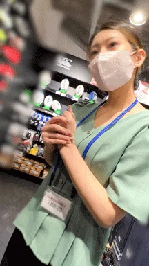 【働く女性の胸ちら ver.6】｟粘着｠ 〜スポーツ用品店で働くS級美女の胸ちら〜 part2