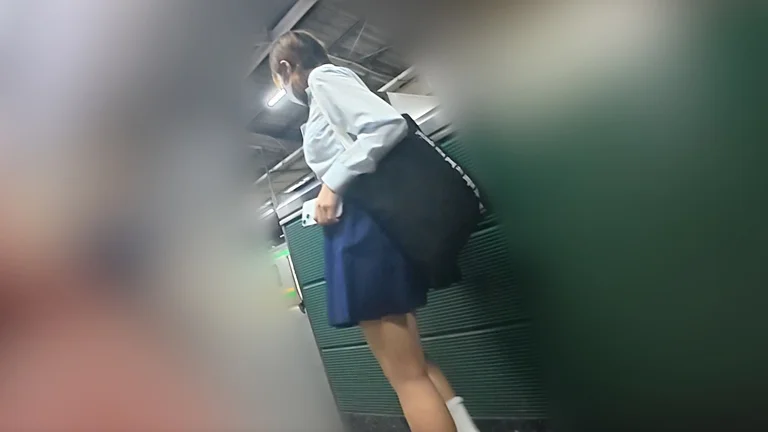 痴かん狂信者 #131【★6】悪夢の18分！同業者と結託してPずり下げやりたい放題！股間握らせ手コキ！-1