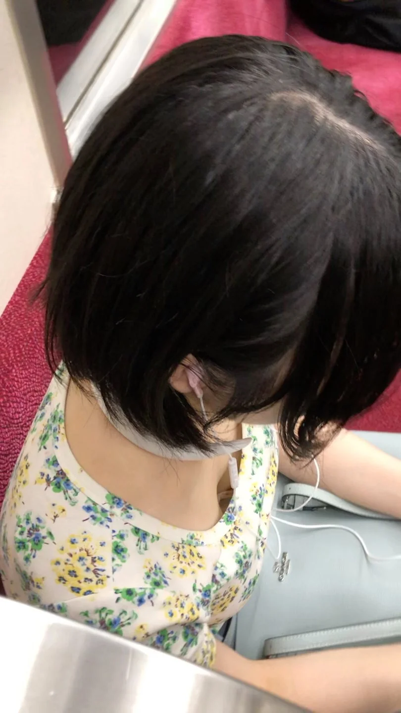 【上からの眺め66】スタイル抜群ＯＬのオッパイの谷間に一転集中！！