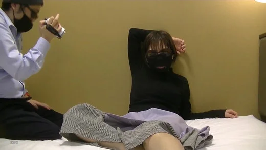 【再販】【くすぐり,くすぐられ,首筋・脇責め】スーツ×黒セーター 出張ホテルでのくすぐり交換-1