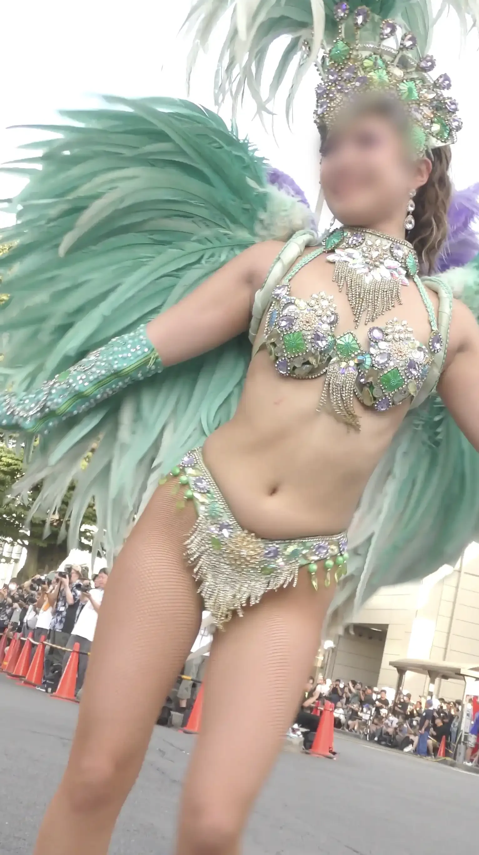 【フェチ動画】4K! 魅惑の美ヒップ！スタイル、ルックス、スマイル 真夏に舞い降りた三拍子揃った世代最高ミューズ！ミント姫-1