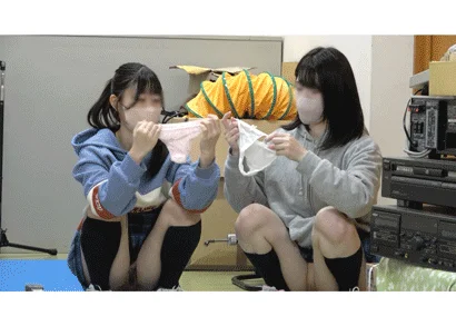 【パン撮記40】体育館倉庫でぱんつ試着会！えろ下着丸出しでおま⚪︎こも丸見え！！