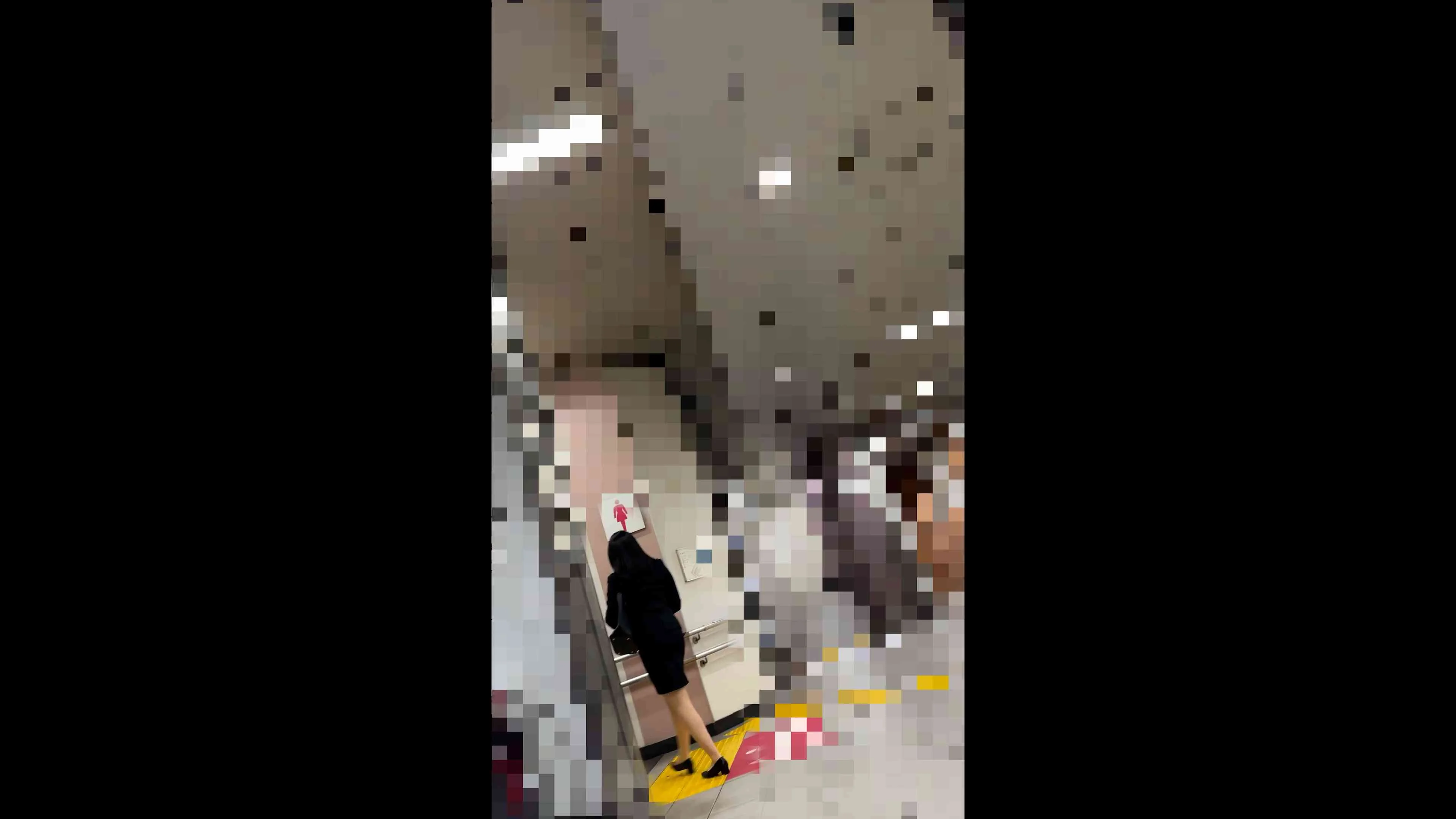 [乗車記録167/謹賀新年]鉄壁の陥落...眼鏡スーツの爆乳OL。通勤ラッシュに沈む理知的な横顔と、露わになる爆乳の存在感。-6