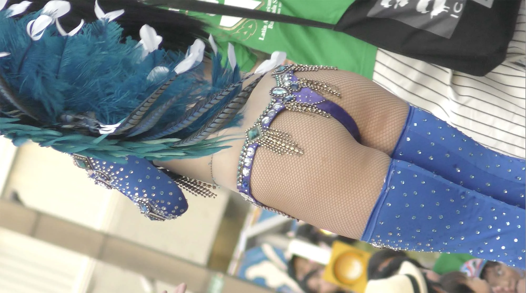 【フェチ動画】4K! 美しきコバルトの彗星〜肉付きの良いグラマラスなヒップ。フェロモン全開の女子大生サンバダンサー-6