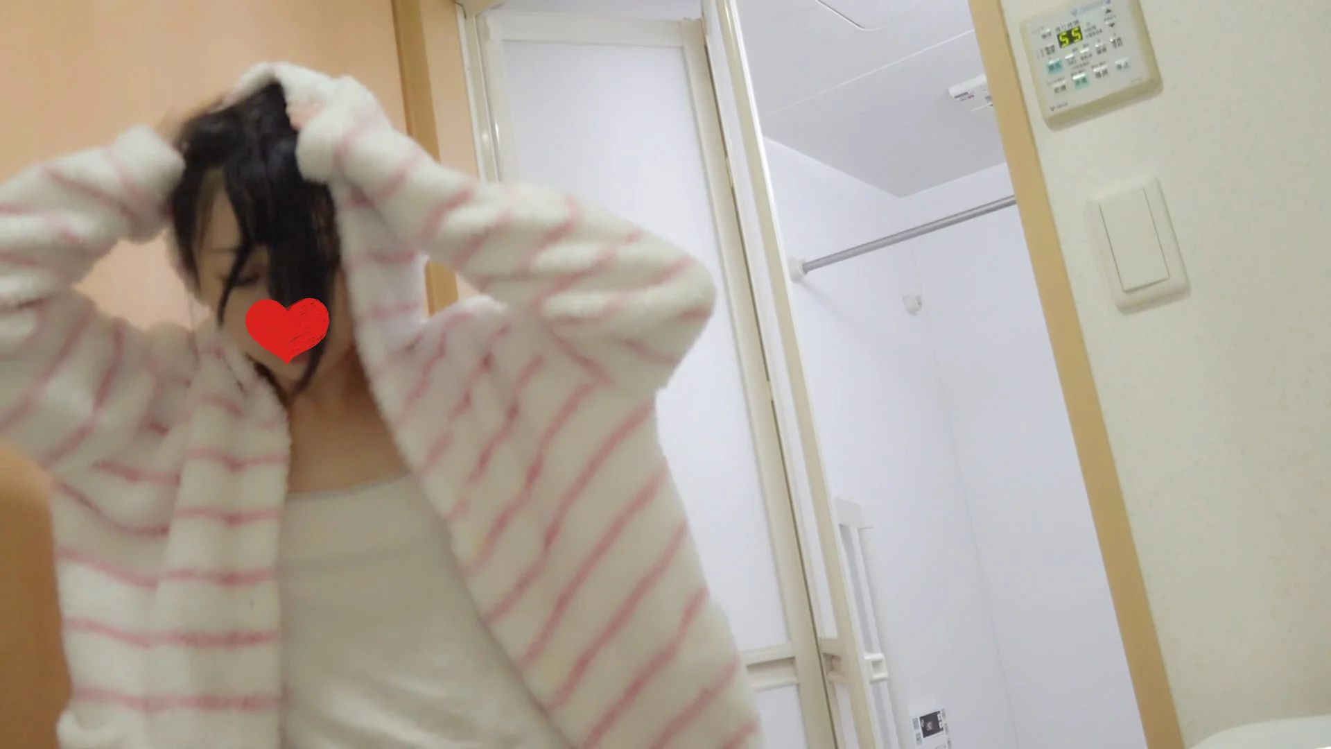 【民泊着替え】SS級スレンダー美女の推し活宿泊と貧乳JDちゃん/-246人目・247人目-3