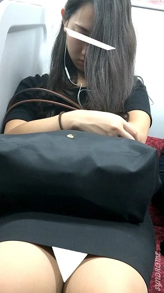 【再販】(電車対面）(顔出し）黒のワンピースにむっちり美味しそうに実っちゃったボディを包み込んで…熱視線に心乱されちゃうOLお姉さん-2