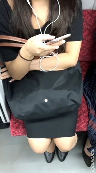 【再販】(電車対面）(顔出し）黒のワンピースにむっちり美味しそうに実っちゃったボディを包み込んで…熱視線に心乱されちゃうOLお姉さん-4